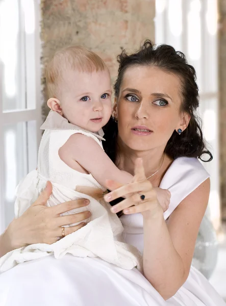 Young woman holding a child at the hands — Stock Photo, Image