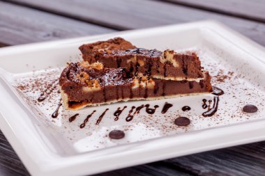 fındık ve çikolata ile karamelli cheesecake