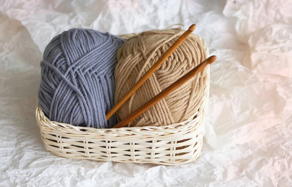 Closeup Yarn Ball Crochet Hook Put Woven Basket Blurry Light — Stock Photo, Image