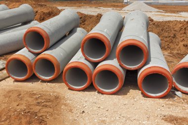 Altyapı kaynağı su. Bir yerleşim bölgesinde inşaatı.