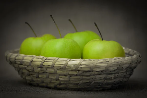 Grüne Äpfel — Stockfoto