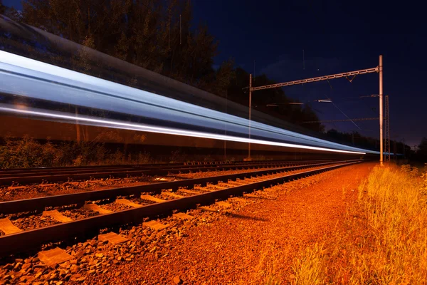 Lichten bewegende trein — Stockfoto