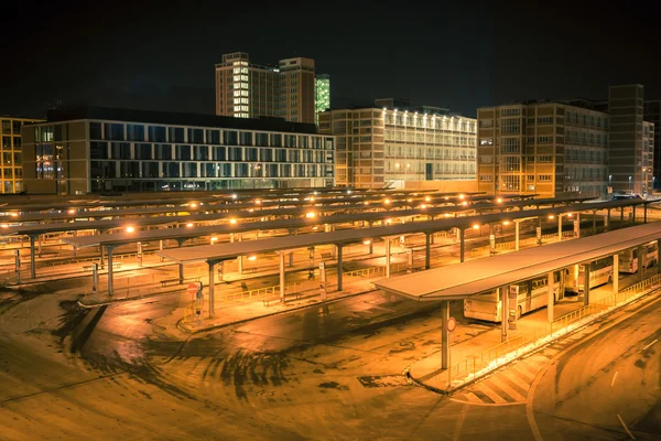 Night bus station — Stock Photo, Image