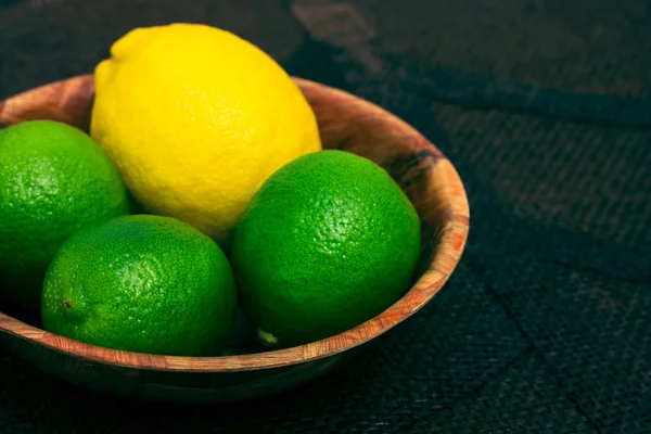 Limones y limones —  Fotos de Stock