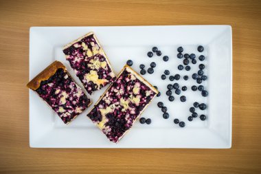 Yaban mersinli pasta