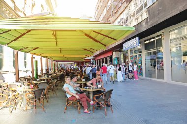 Saraybosna, Bosna-Hersek - 19 Ağustos 2025: Saraybosna, Bosna-Hersek 'te Kafe Terası