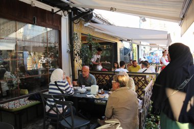 Saraybosna, Bosna-Hersek - 19 Ağustos 2025: Saraybosna 'da Bosna-Hersek Gıda ve Açık Restoran Terası