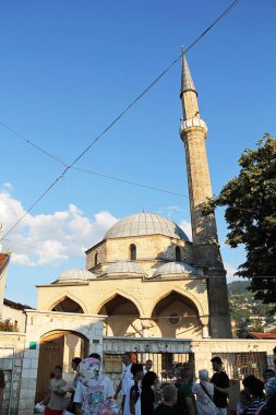 Saraybosna, Bosna-Hersek - 20 Ağustos 2025: Saraybosna 'daki Bascarsijska Camii, Bosna-Hersek Dış Bölgesi