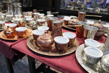 Saraybosna, Bosna-Hersek - 19 Ağustos 2025: Saraybosna, Bosna-Hersek 'te Kahve ile Bakır Ustası