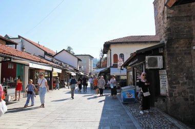 Saraybosna, Bosna-Hersek - 20 Ağustos 2025: Bosna-Hersek 'te Güneşli Yaz Saraybosna Yürüyüş Bölgesi