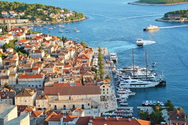 Hvar, Hırvatistan - 22 Ağustos 2025: Hvar Eski Kasabası Güzel Hava Manzarası