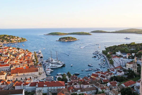Hvar, Hırvatistan - 22 Ağustos 2025: Hvar Eski Kent Hava Panoraması