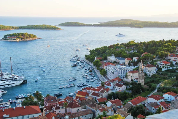 Hvar, Hırvatistan - 22 Ağustos 2025: Hvar ve Pakleni Adaları Havacılık Manzarası