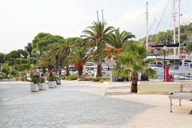 Jelsa, Hırvatistan - 21 Ağustos 2025: Hvar Adası, Dalmaçya, Hırvatistan