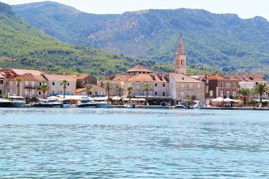 Jelsa, Hırvatistan - 23 Ağustos 2025: Jelsa Panorama View, Hvar Adası, Hırvatistan