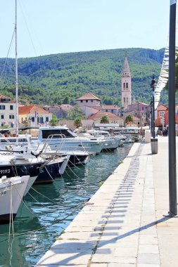 Jelsa, Hırvatistan - 23 Ağustos 2025: Jelsa Town, Hvar Adası, Hırvatistan