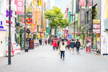 Seul,Güney Kore - 01 Kasım 2015 : Daha fazla halk alışveriş 