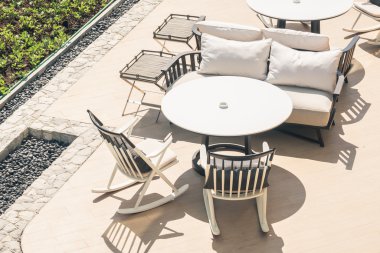 Modern sandalye ve masa