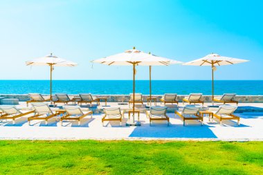 Lüks otel yüzme havuzu