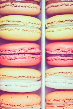 Renkli acıbadem kurabiyesi tatlı