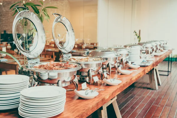 Ontbijtbuffet in het restaurant van hotel catering — Stockfoto