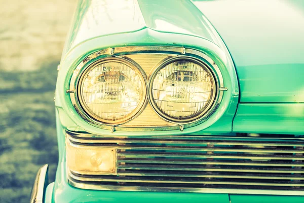 ヘッドライトのランプ車 — ストック写真