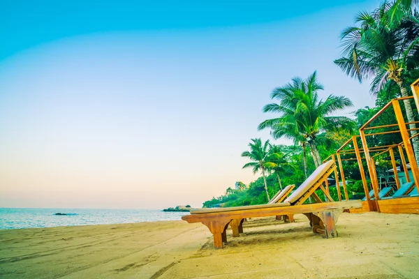 Sillas vacías en la playa — Foto de Stock