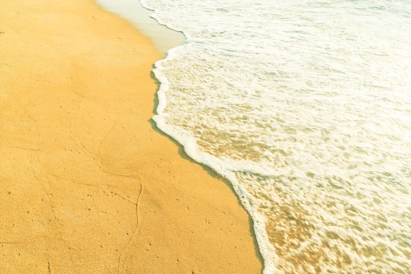 Pôr do sol com mar e praia — Fotografia de Stock