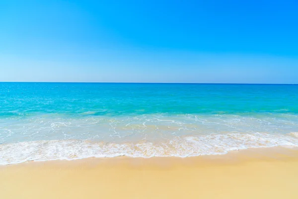 Bela praia e mar — Fotografia de Stock