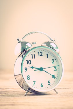 Klasik alarm saati