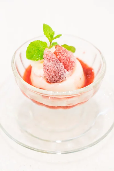 Fragola di Panna cotta — Foto Stock