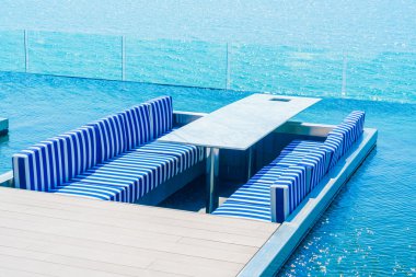 Güzel deniz ile açık güverte