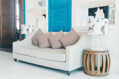 Güzel lüks kanepe oturma odasında