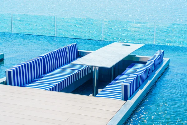 Güzel deniz ile açık güverte