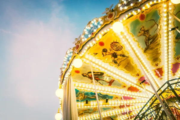 Karussellpferd im Freizeitpark — Stockfoto