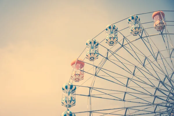 Roue ferris vintage dans le parc — Photo