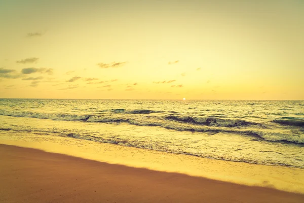 海とビーチと夕日 — ストック写真