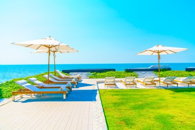 Lüks otel yüzme havuzu