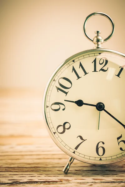 ビンテージの古典的な目覚まし時計 — ストック写真