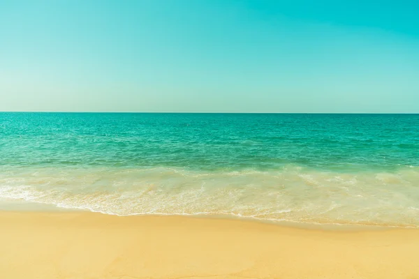 Hermosa playa y mar — Foto de Stock