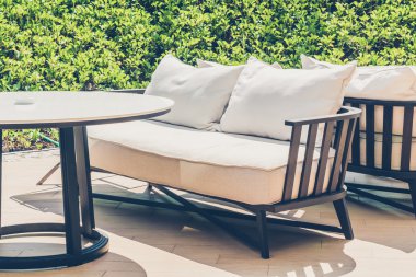 Modern sandalye ve masa