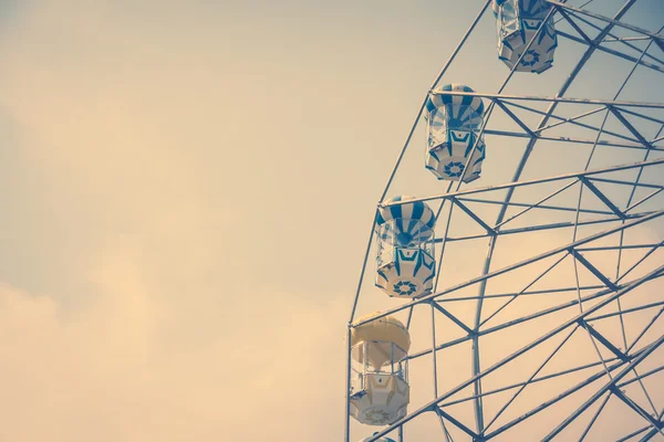 Roue ferris vintage dans le parc — Photo