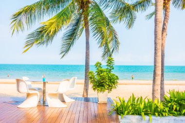 Masa ve sandalyeler açık Manzaralı