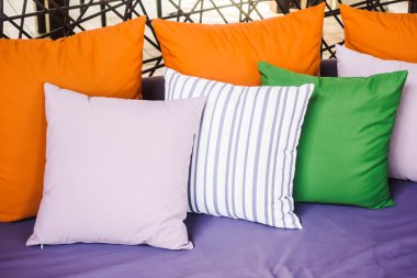 Güzel lüks yastıklar Divan