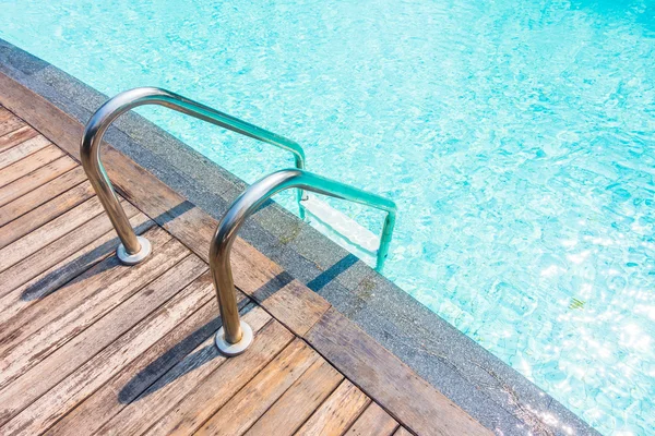 Escadas de piscina — Fotografia de Stock