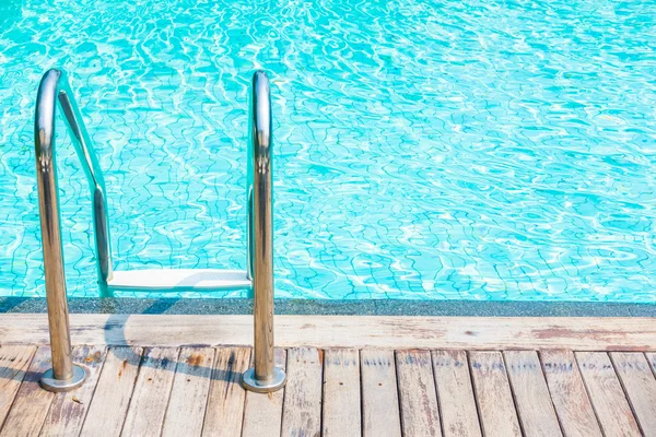 Escadas de piscina — Fotografia de Stock