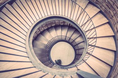 Sarmal daire merdiven