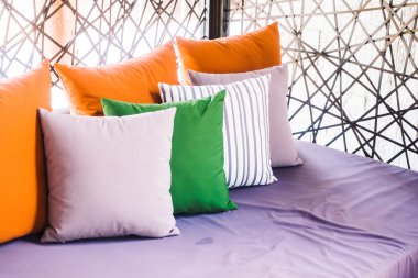 Güzel lüks yastıklar Divan