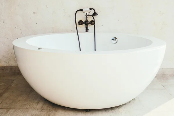 Hermosa decoración de bañera de lujo —  Fotos de Stock