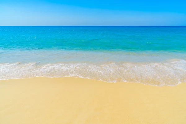 Bela praia e mar — Fotografia de Stock